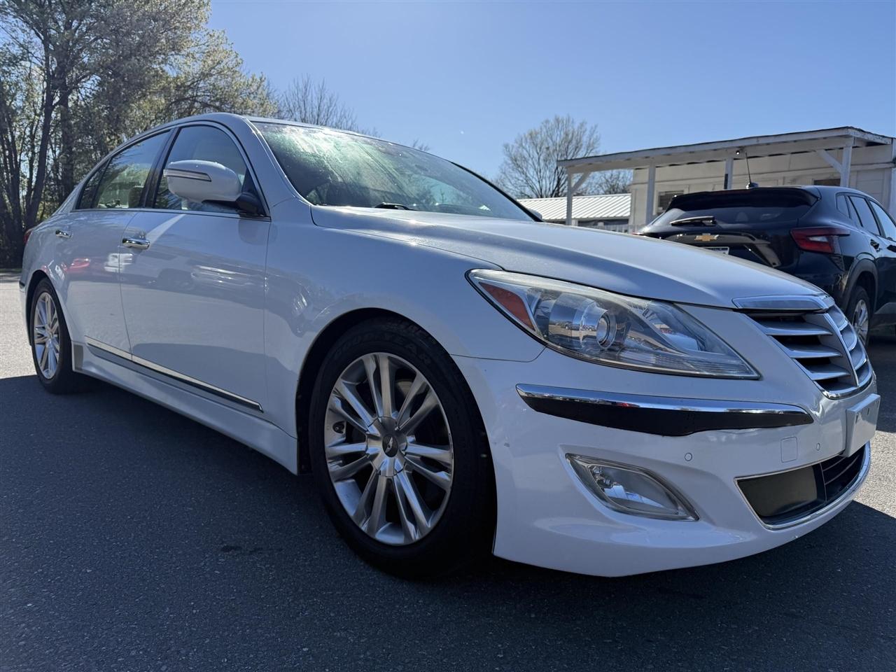 Hyundai Genesis  2012