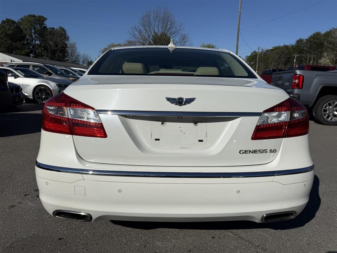 Hyundai Genesis  2012