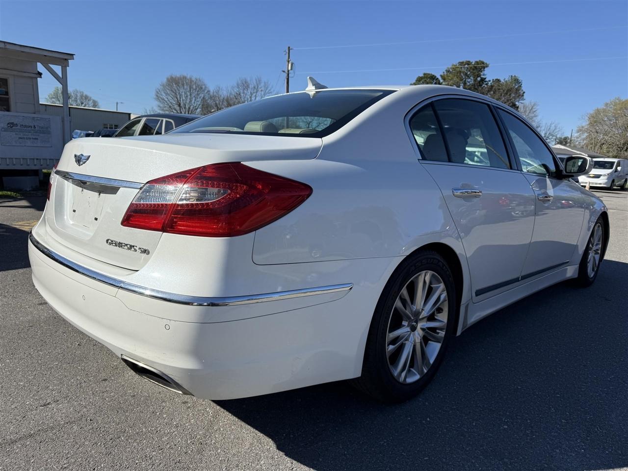 Hyundai Genesis  2012