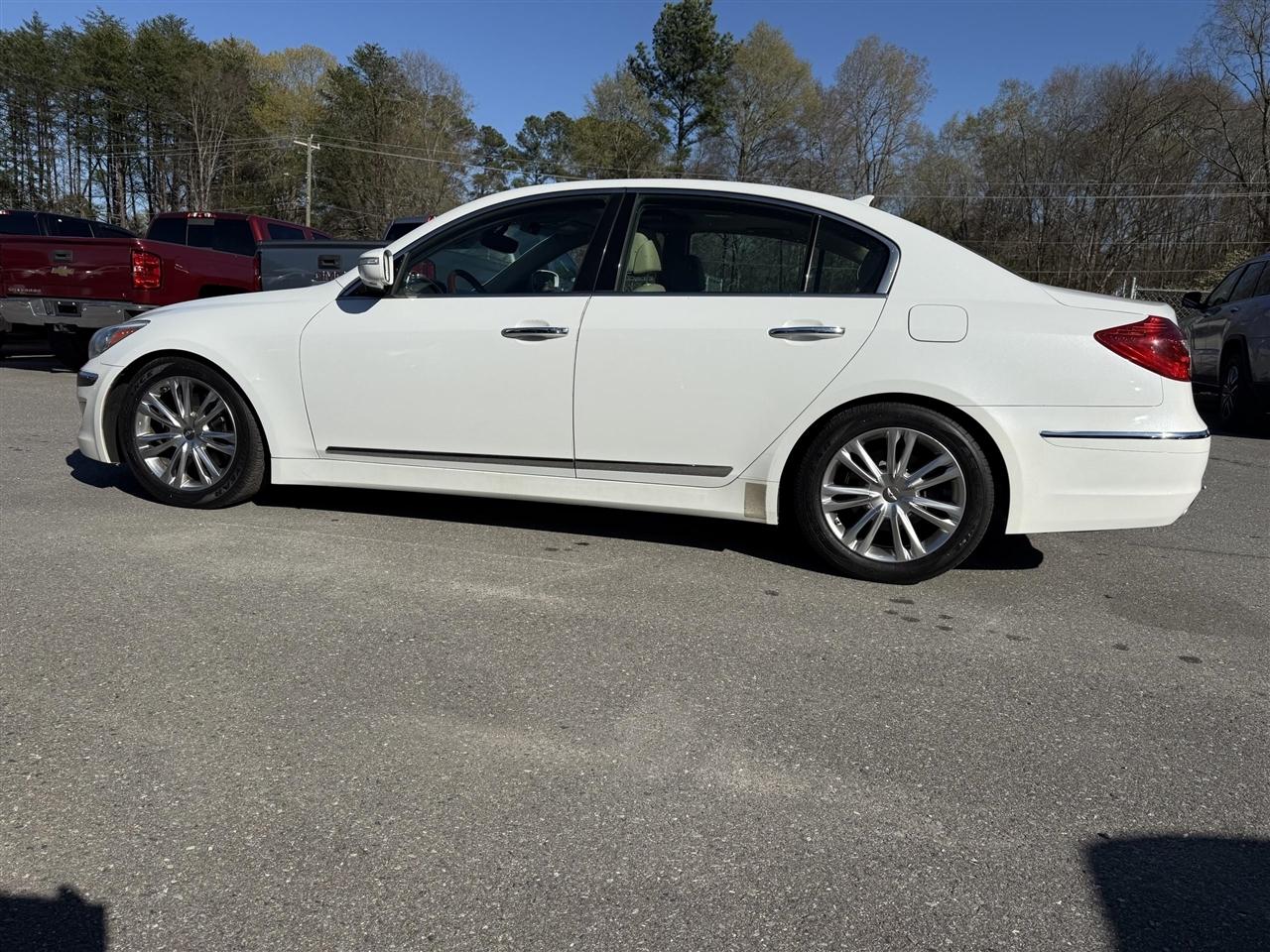 Hyundai Genesis  2012