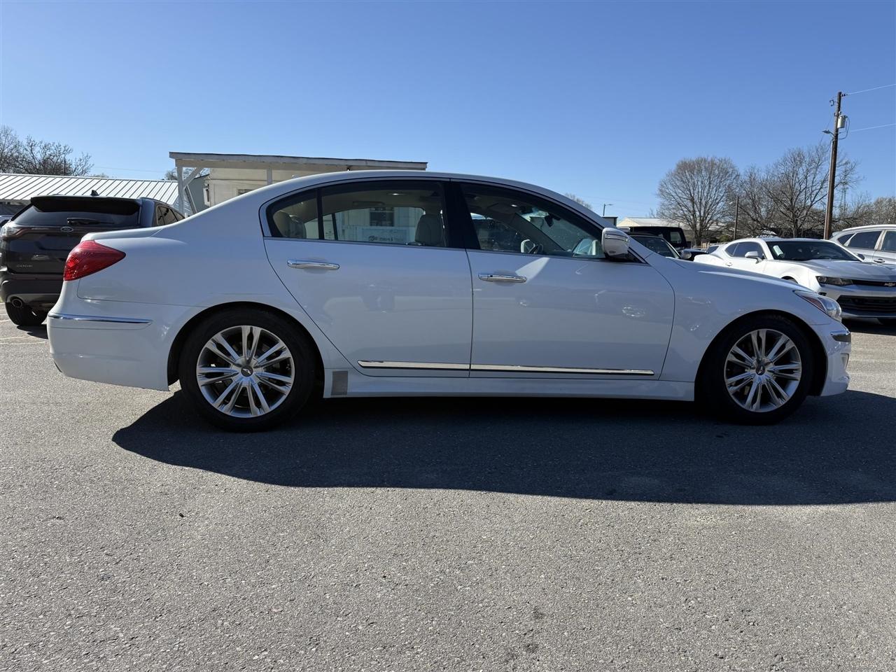 Hyundai Genesis  2012