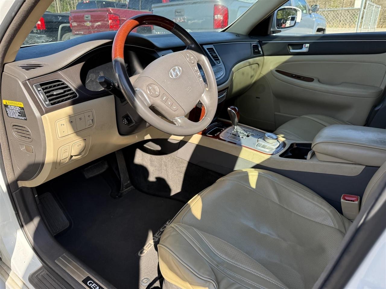 Hyundai Genesis  2012