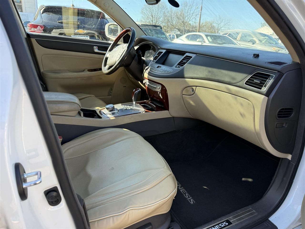 Hyundai Genesis  2012