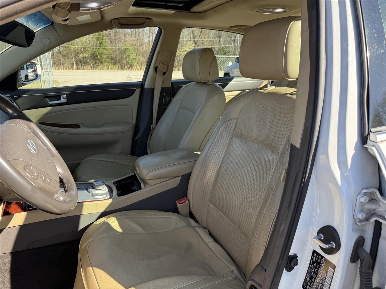 Hyundai Genesis  2012