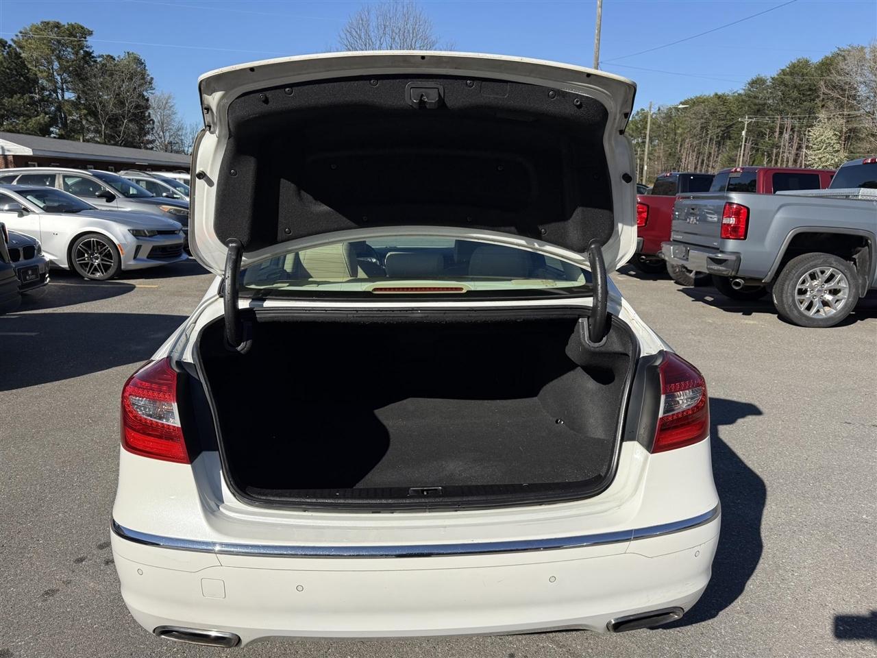 Hyundai Genesis  2012