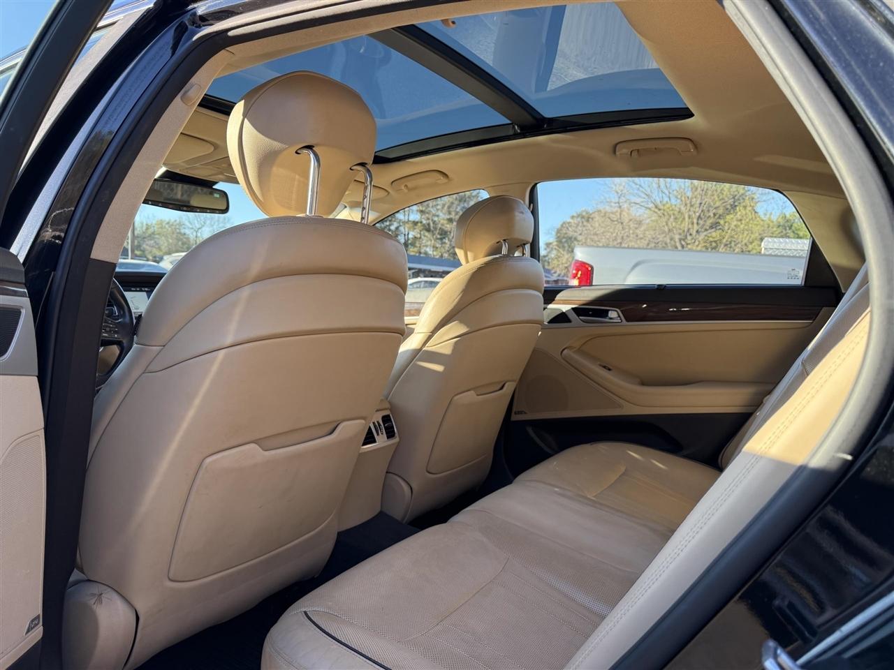 Hyundai Genesis  2015