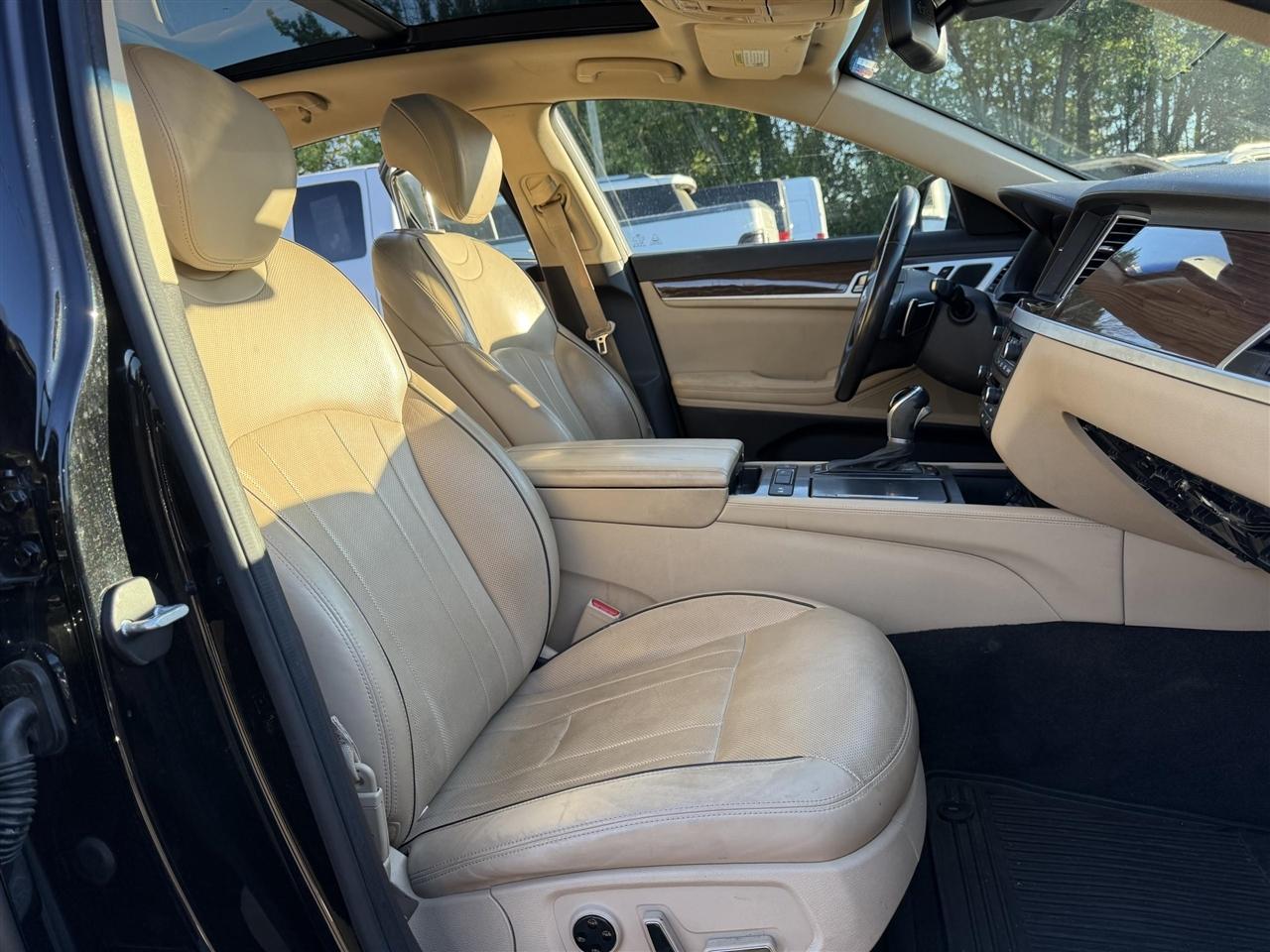 Hyundai Genesis  2015