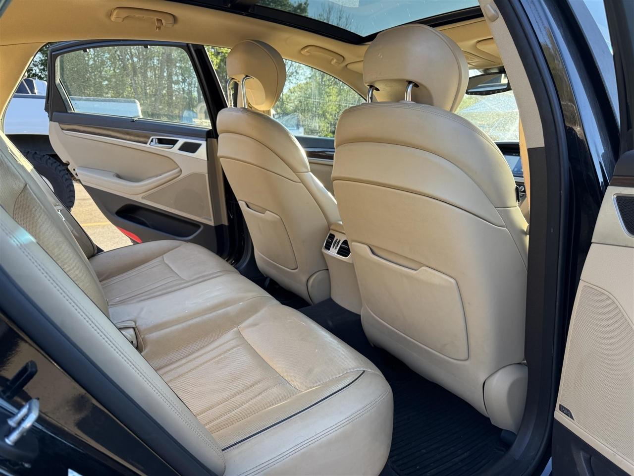 Hyundai Genesis  2015