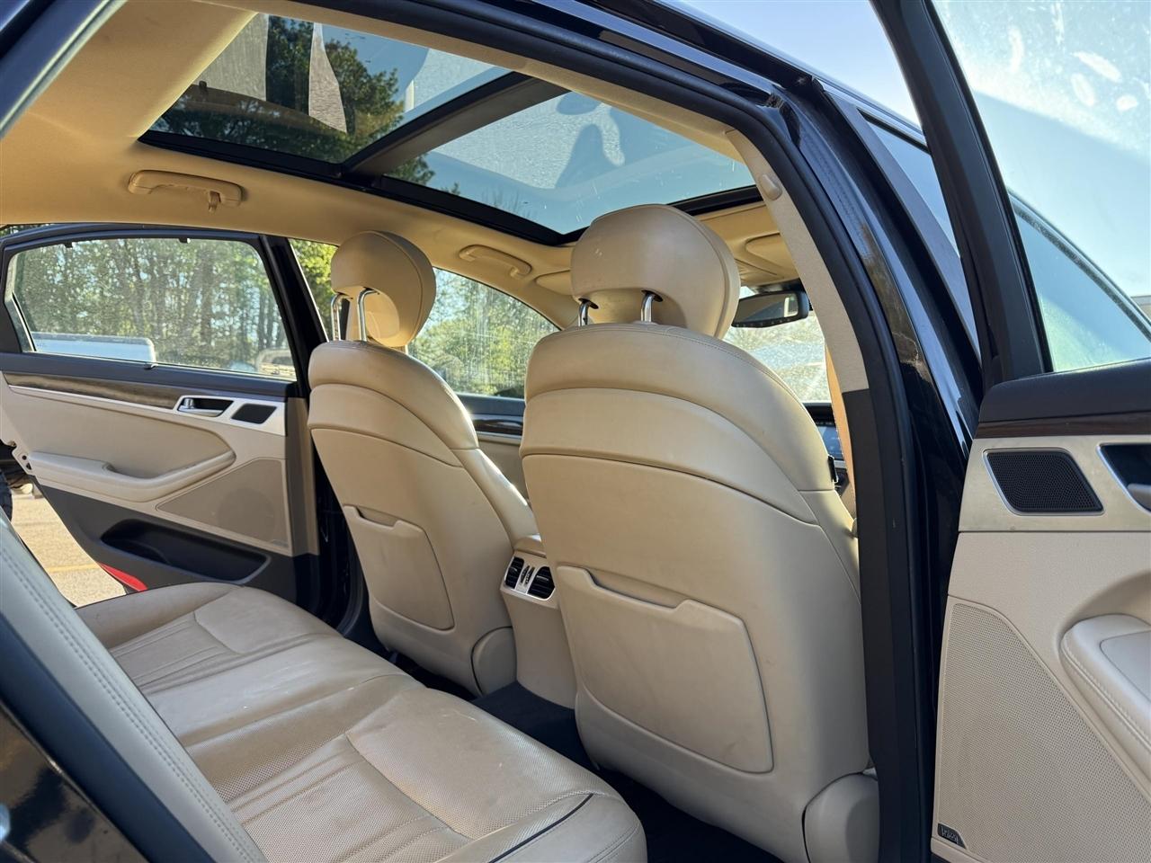 Hyundai Genesis  2015