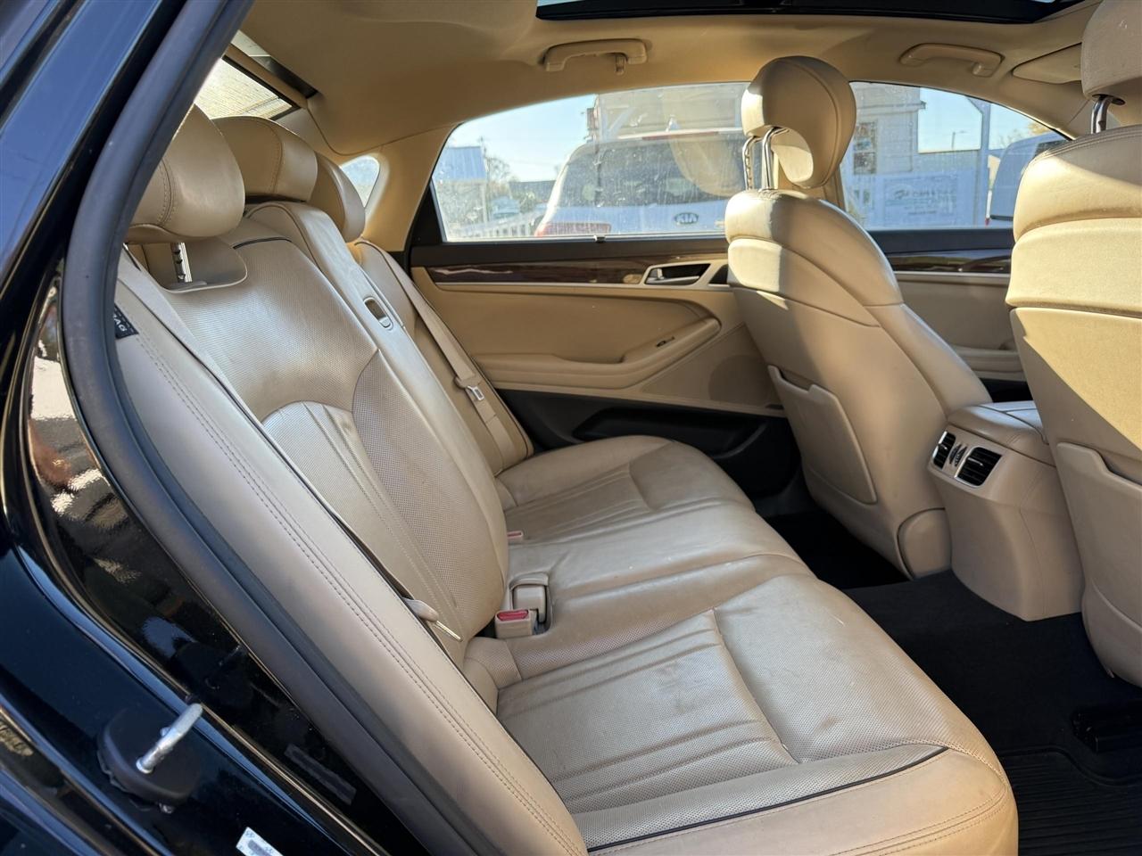 Hyundai Genesis  2015