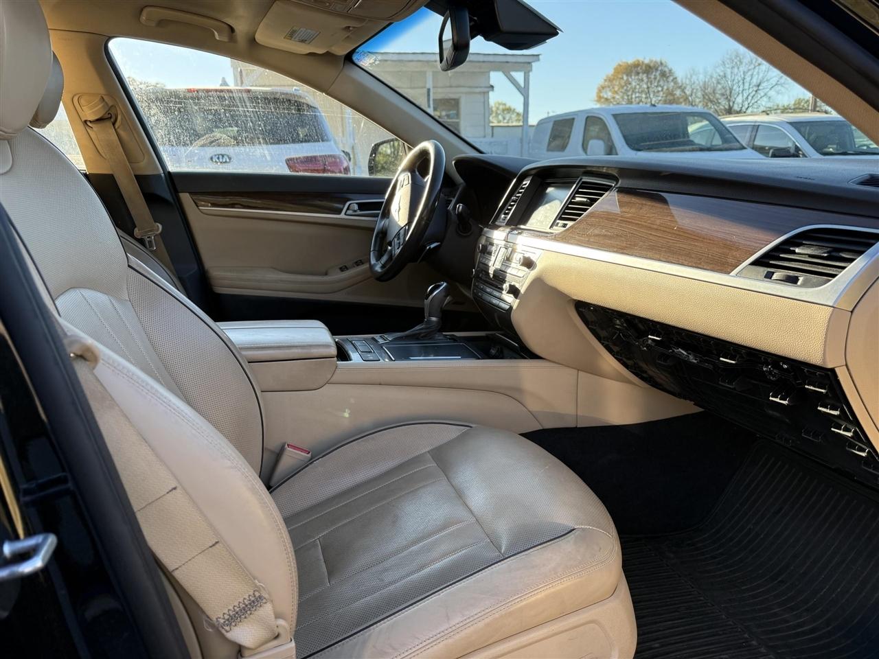 Hyundai Genesis  2015