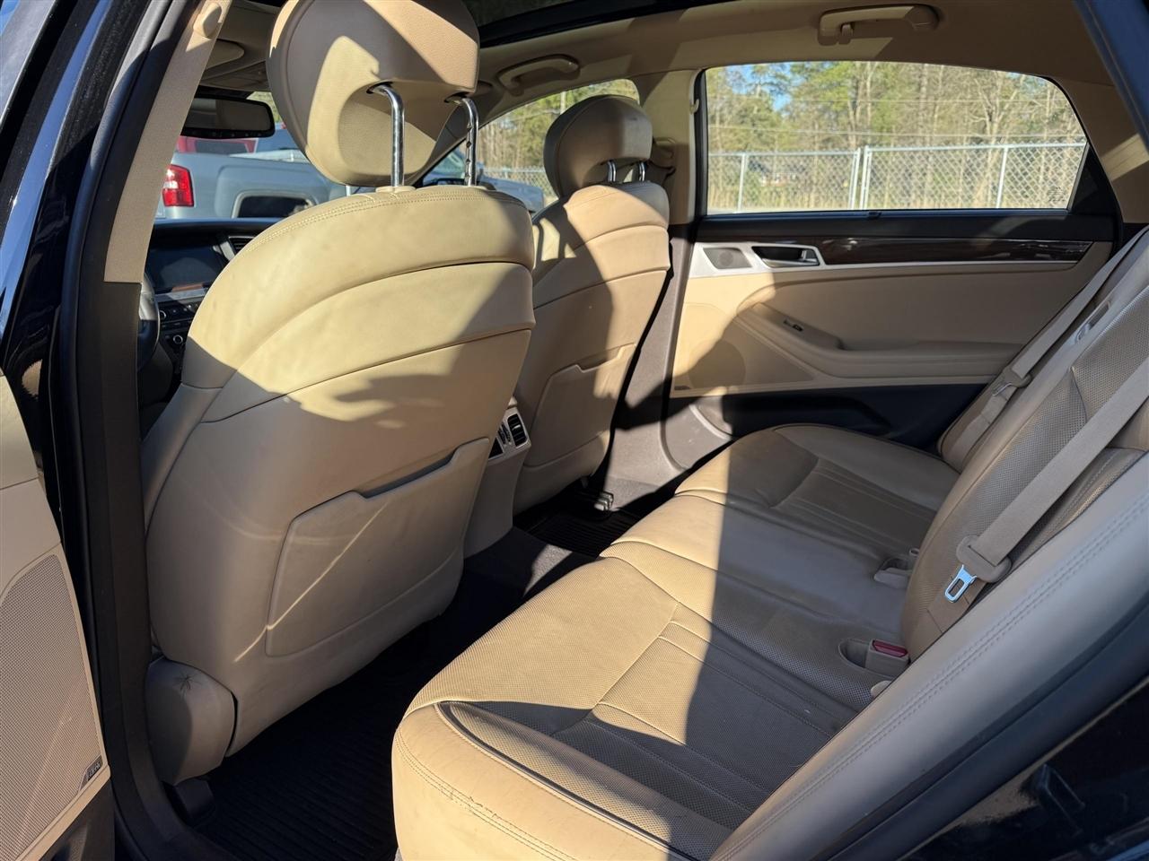 Hyundai Genesis  2015