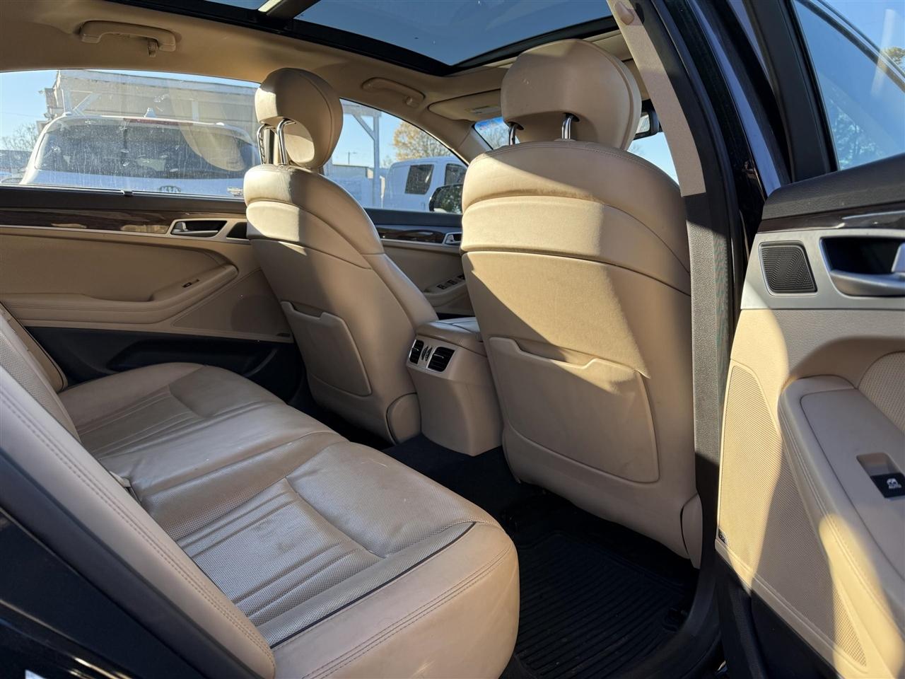 Hyundai Genesis  2015