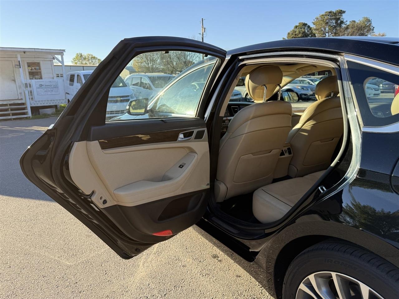 Hyundai Genesis  2015