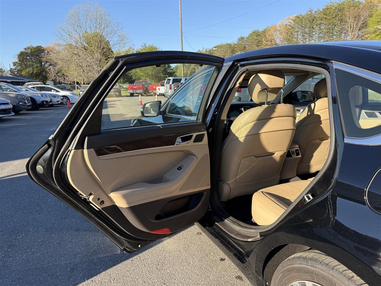 Hyundai Genesis  2015