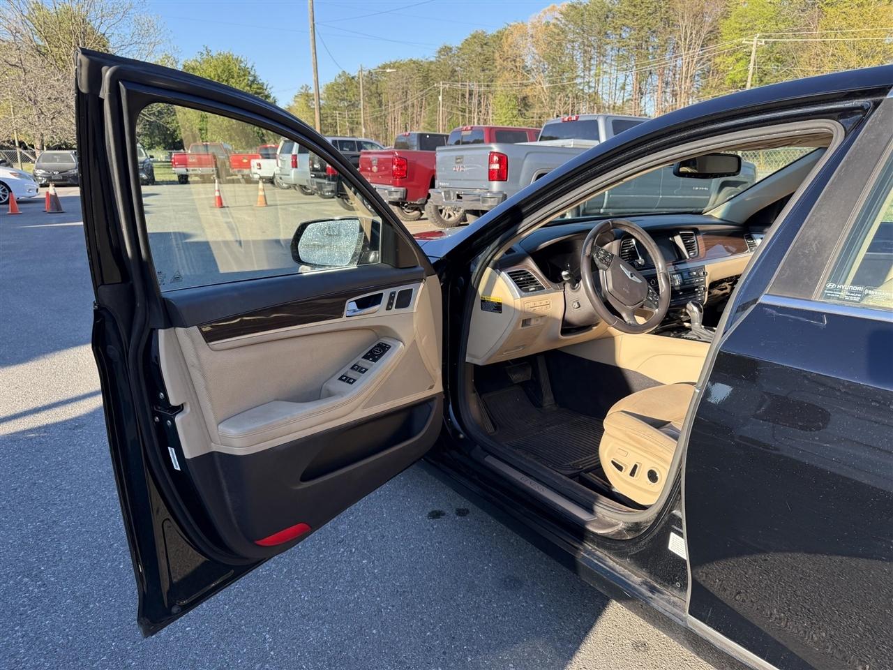 Hyundai Genesis  2015