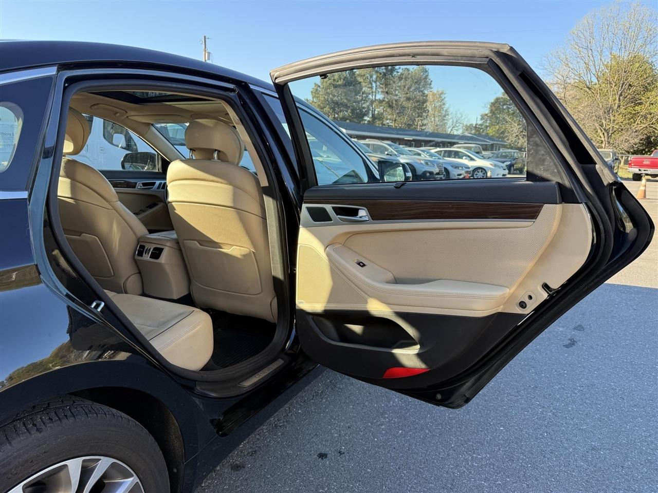 Hyundai Genesis  2015