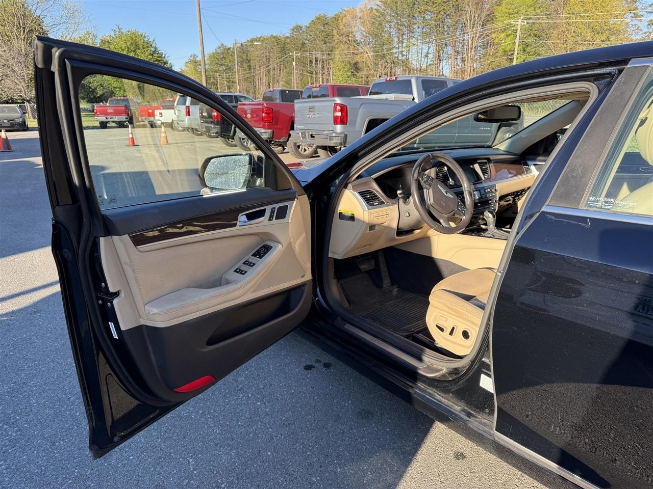 Hyundai Genesis  2015