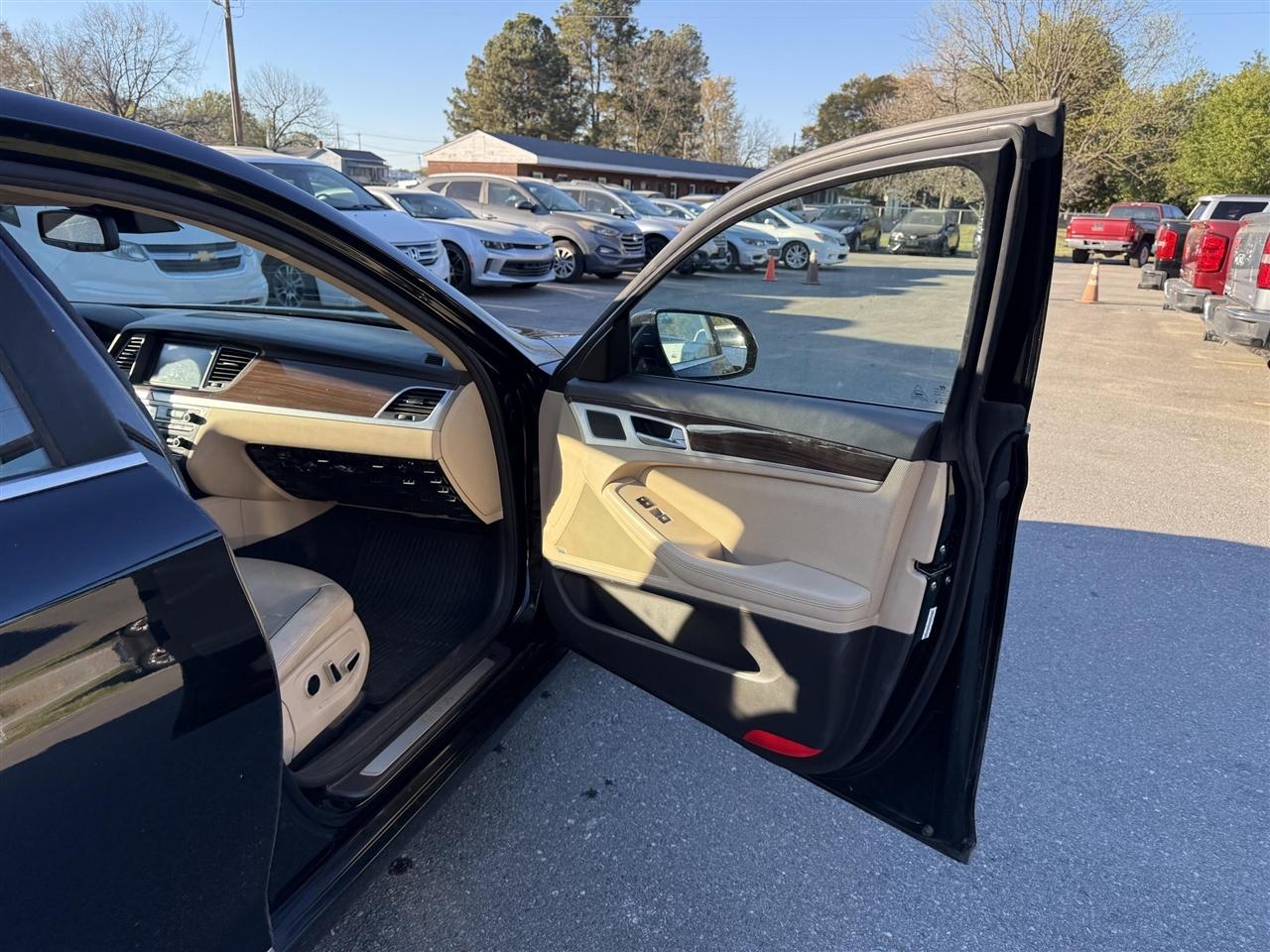 Hyundai Genesis  2015