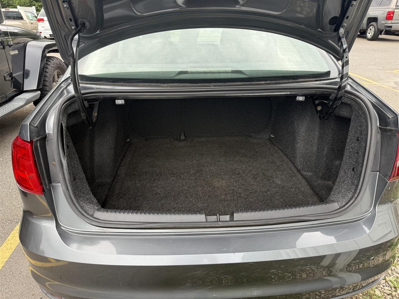 Volkswagen Jetta  2016