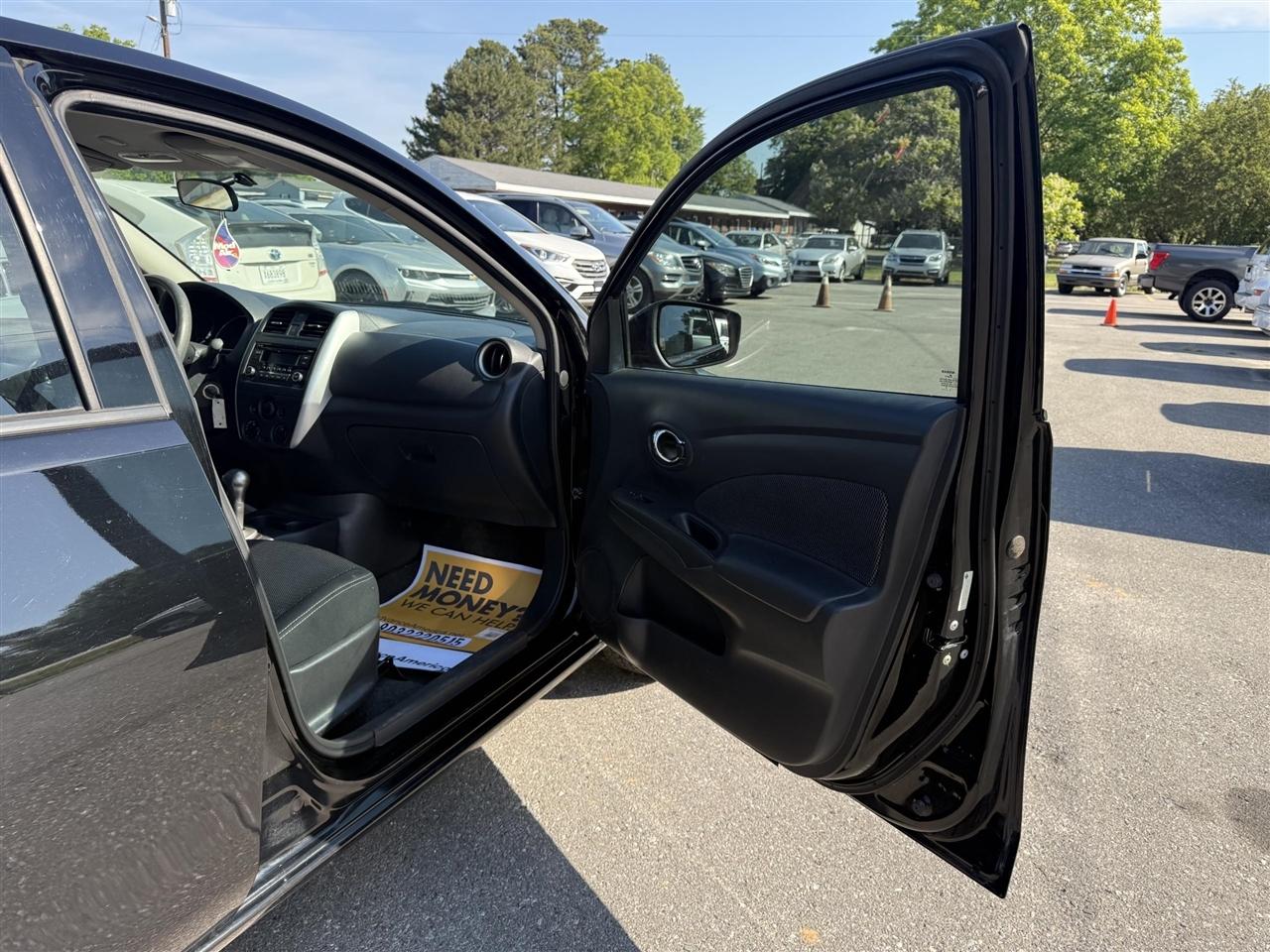 Nissan Versa  2016