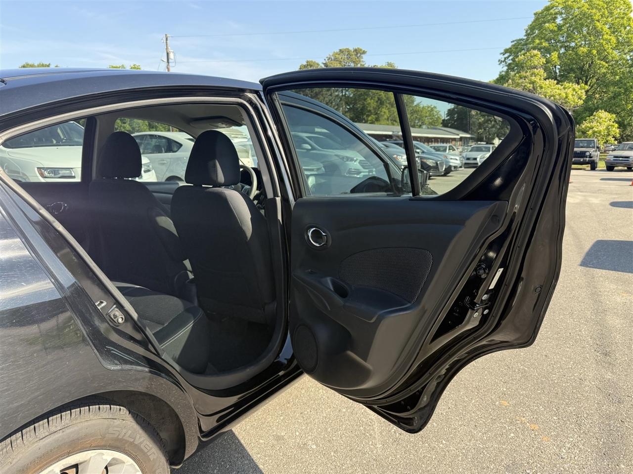 Nissan Versa  2016