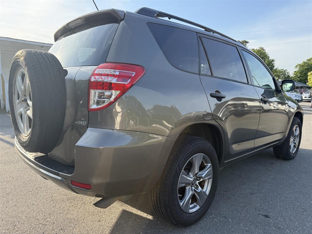 Toyota RAV4  2012