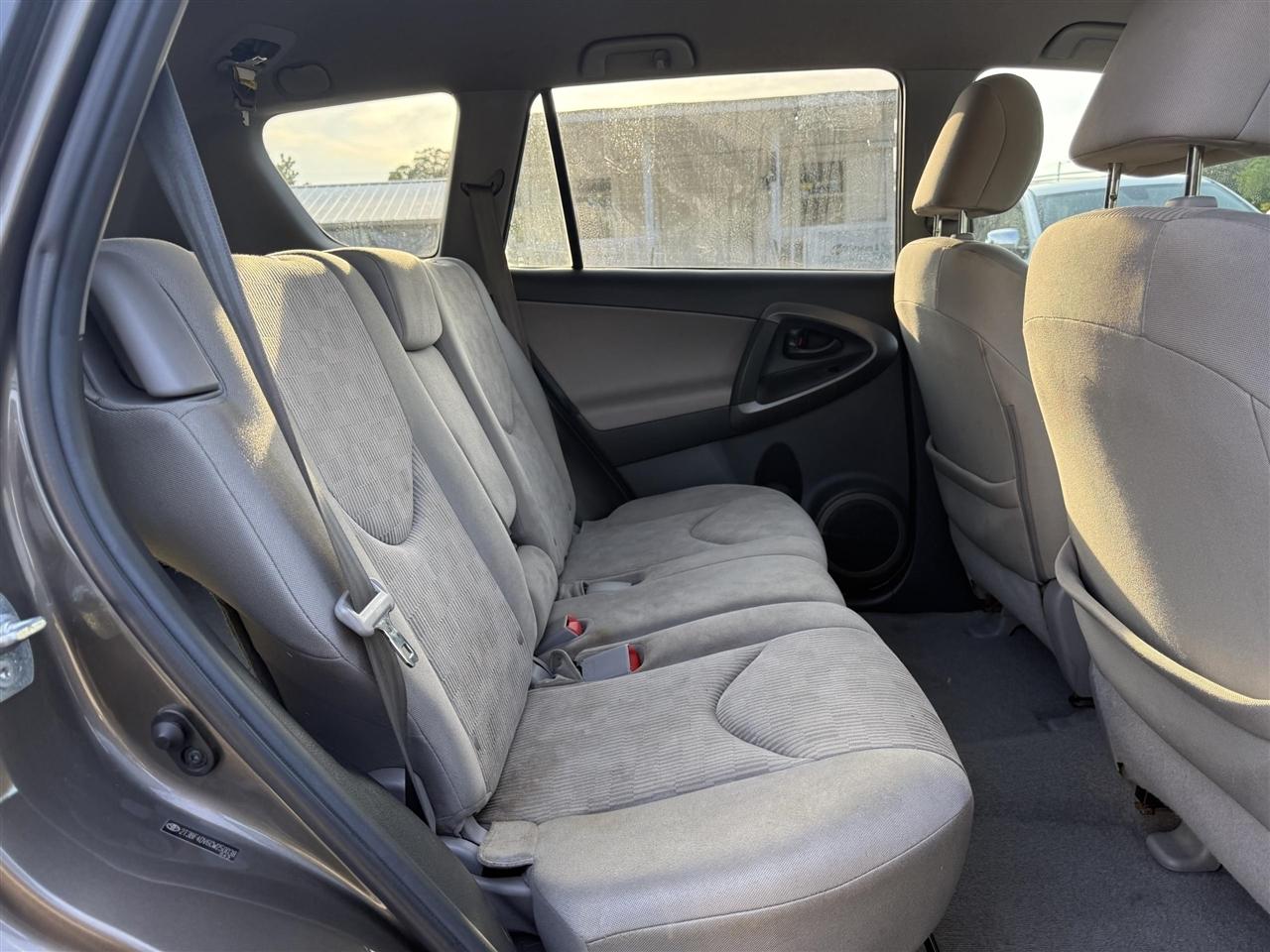Toyota RAV4  2012
