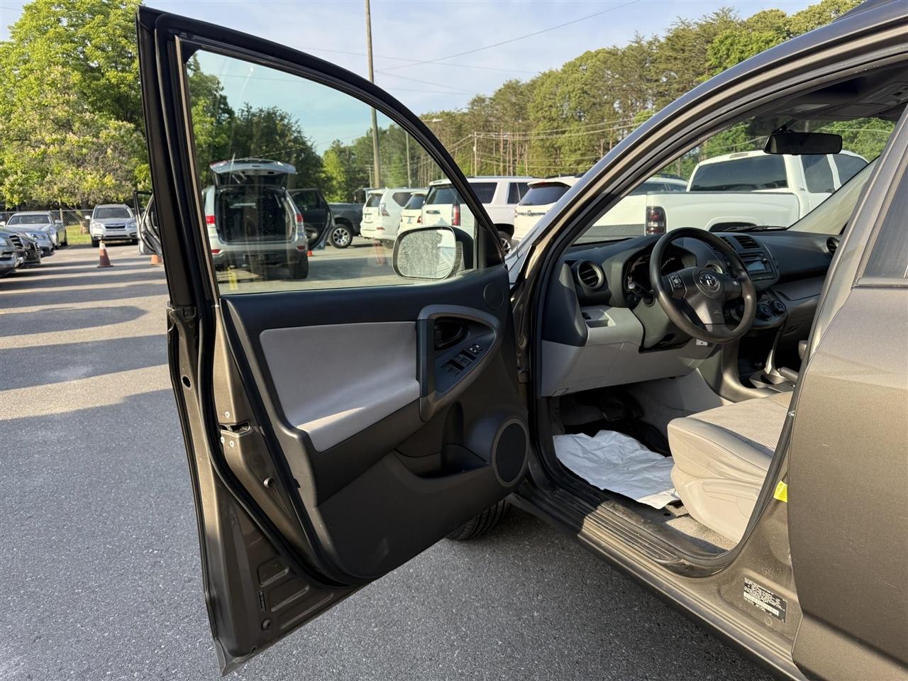 Toyota RAV4  2012