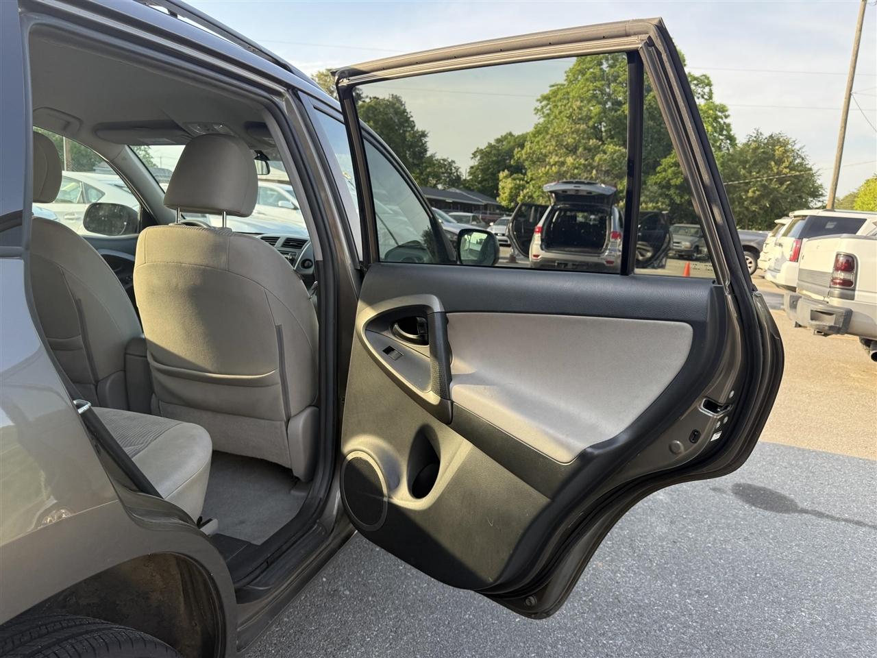 Toyota RAV4  2012