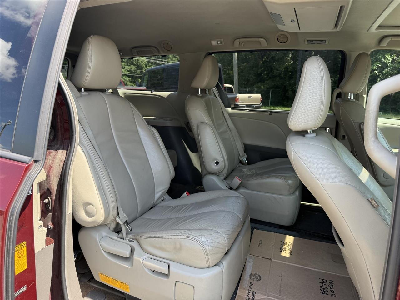 Toyota Sienna  2013
