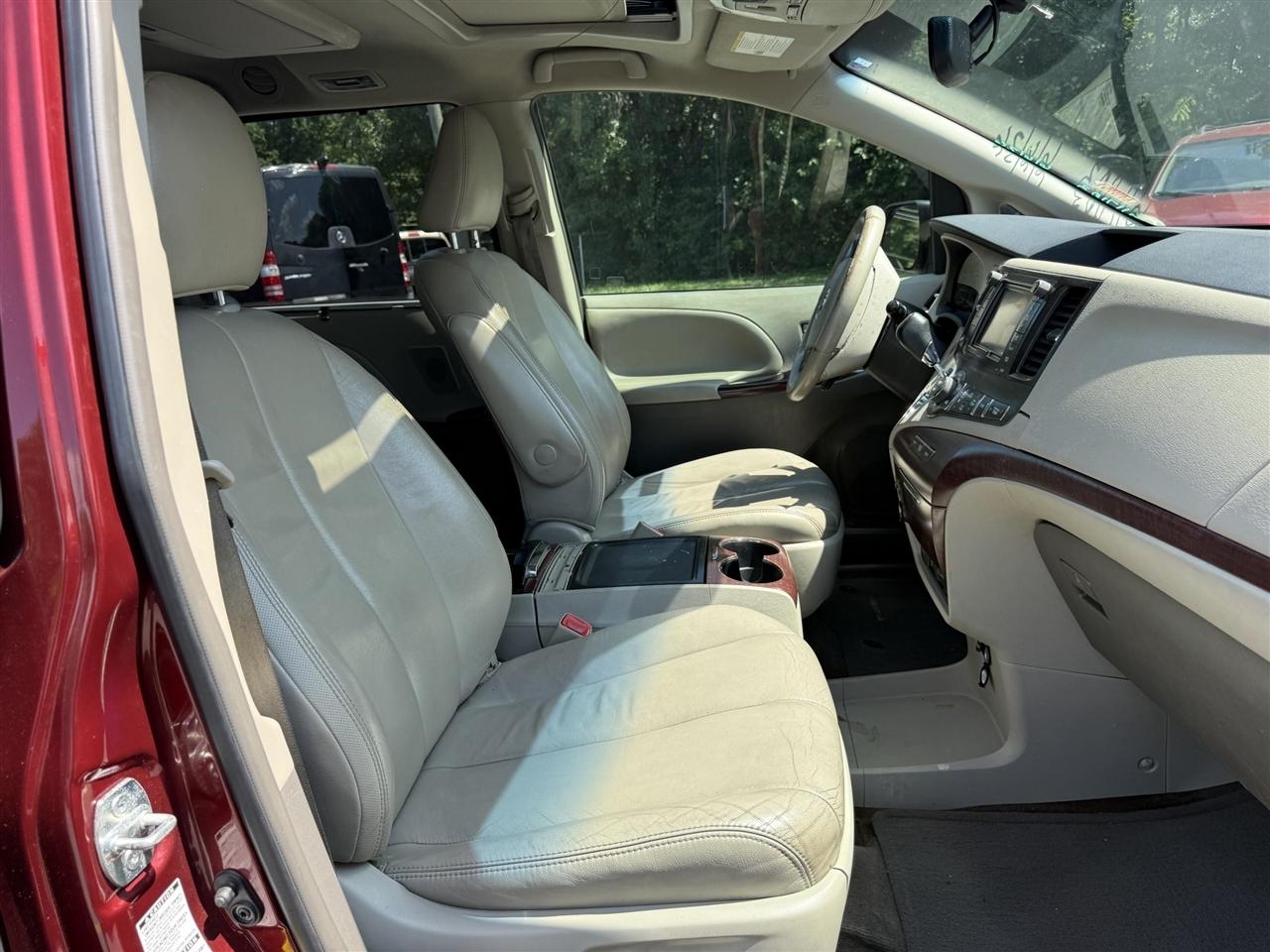 Toyota Sienna  2013