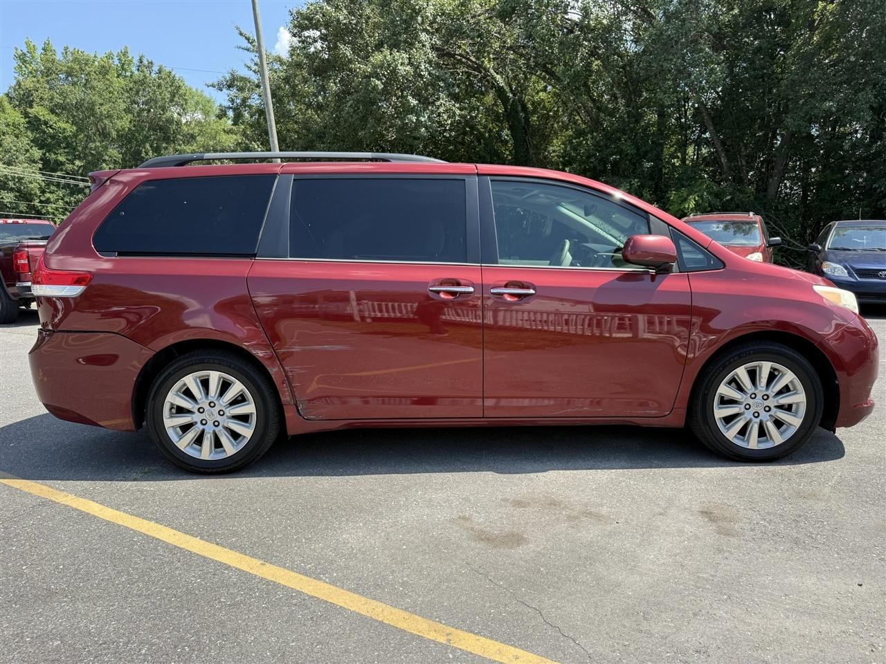 Toyota Sienna  2013