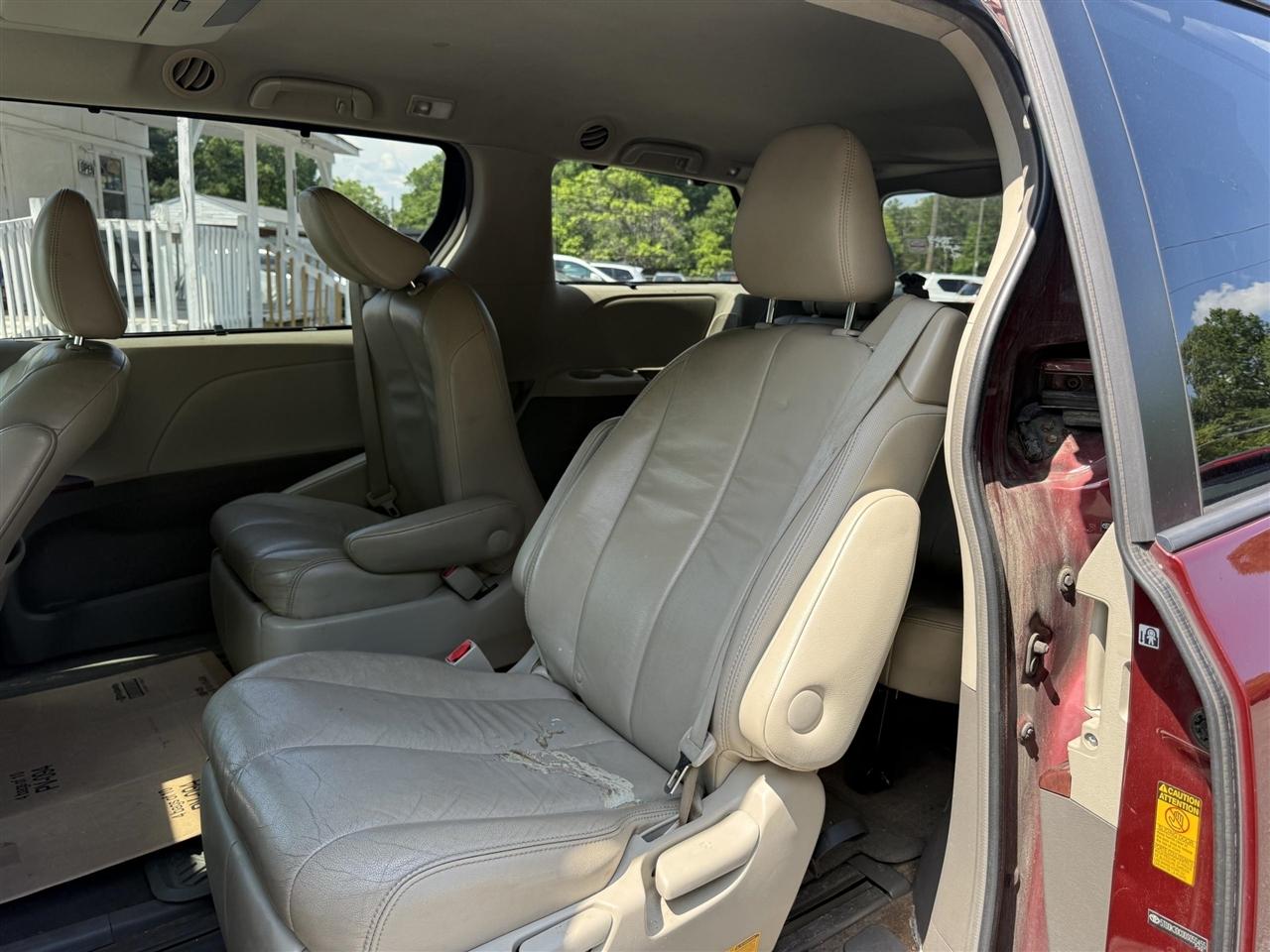 Toyota Sienna  2013