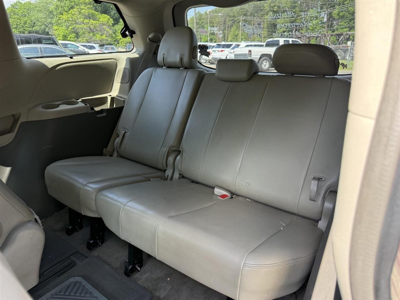 Toyota Sienna  2013
