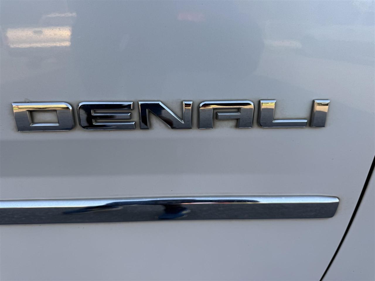 GMC Yukon Denali  2017