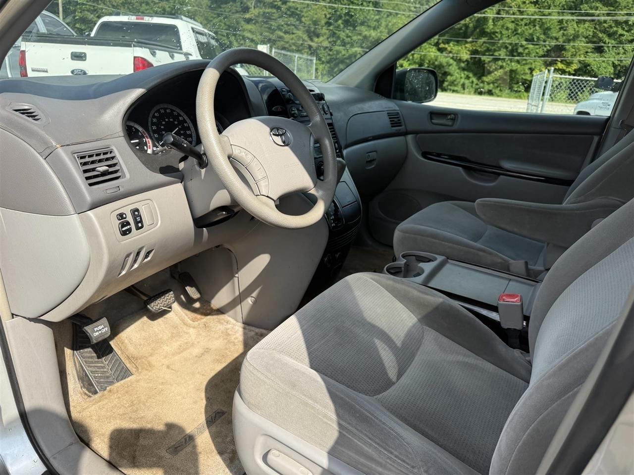 Toyota Sienna  2005