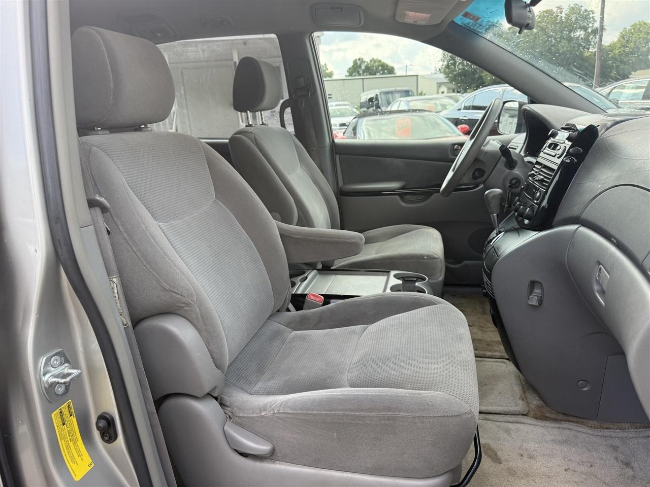Toyota Sienna  2005