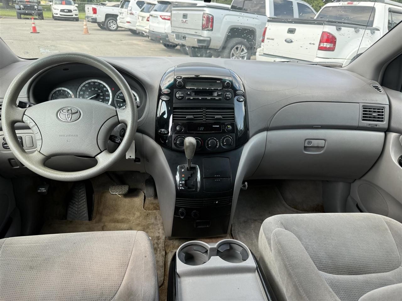 Toyota Sienna  2005