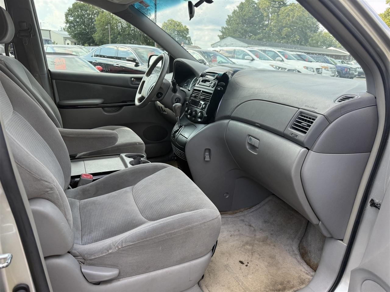 Toyota Sienna  2005