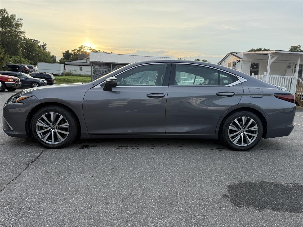 Lexus ES 350  2019