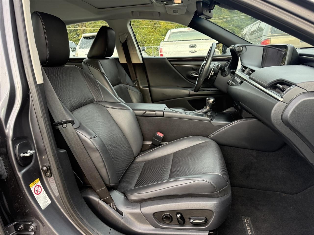 Lexus ES 350  2019