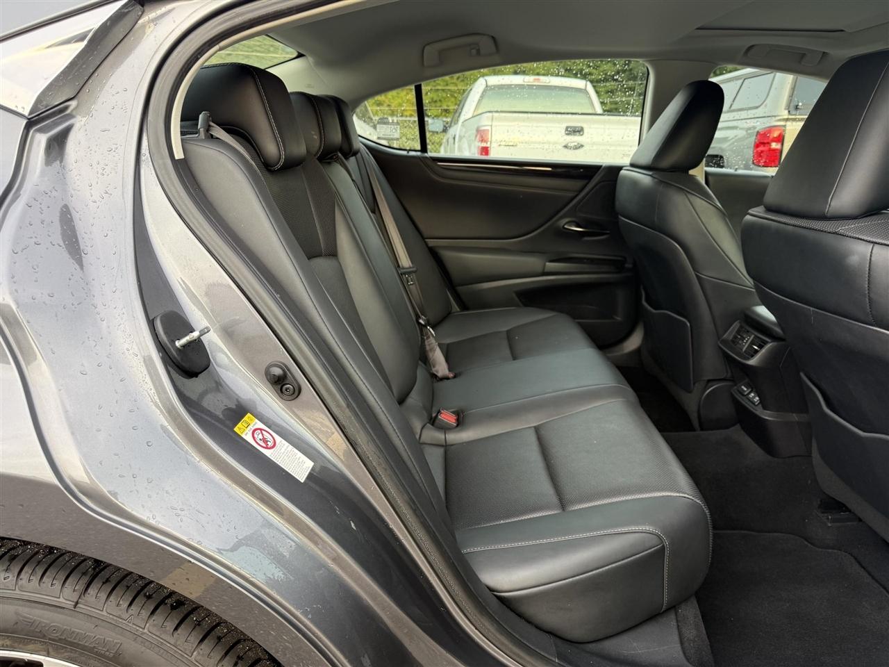 Lexus ES 350  2019