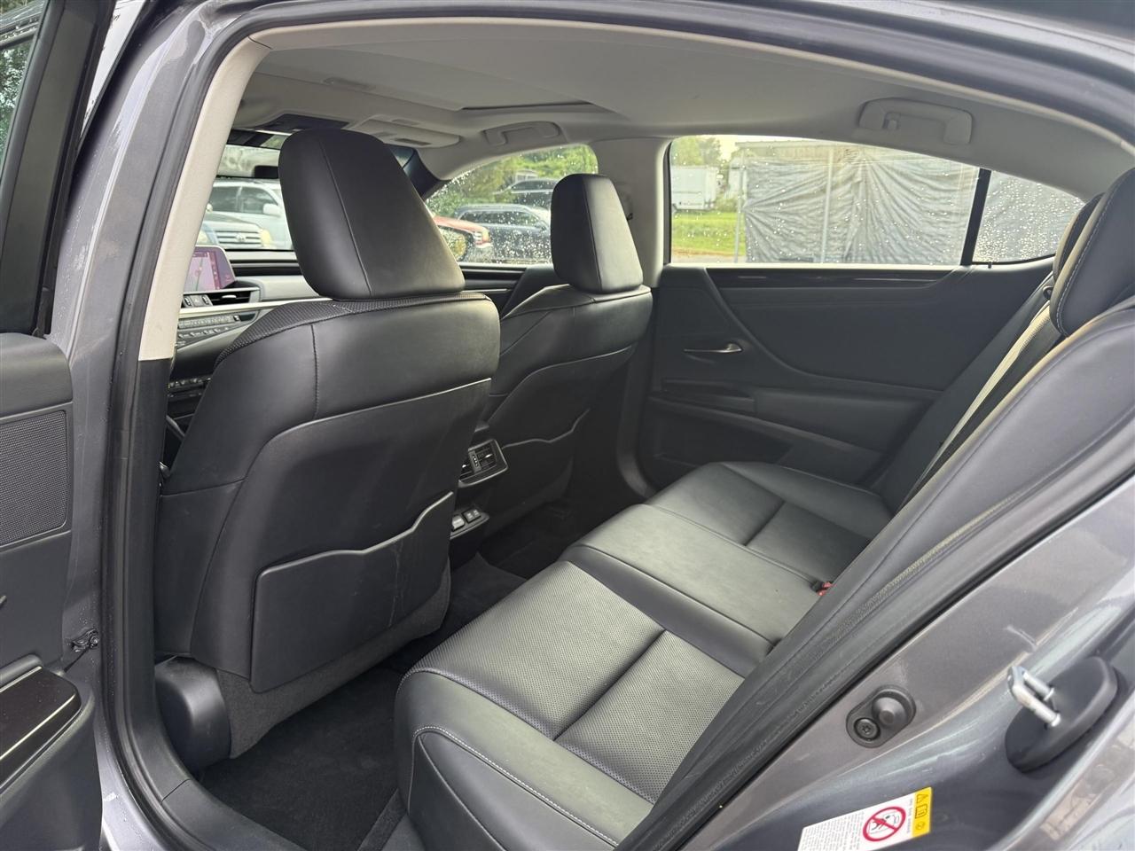 Lexus ES 350  2019