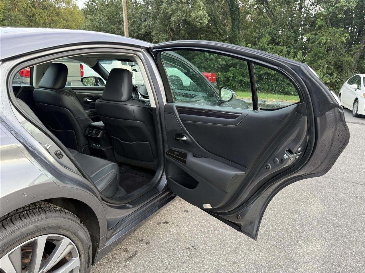 Lexus ES 350  2019
