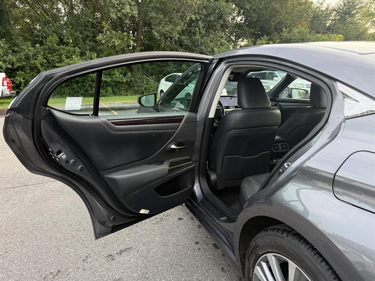 Lexus ES 350  2019
