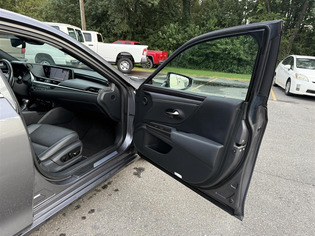 Lexus ES 350  2019