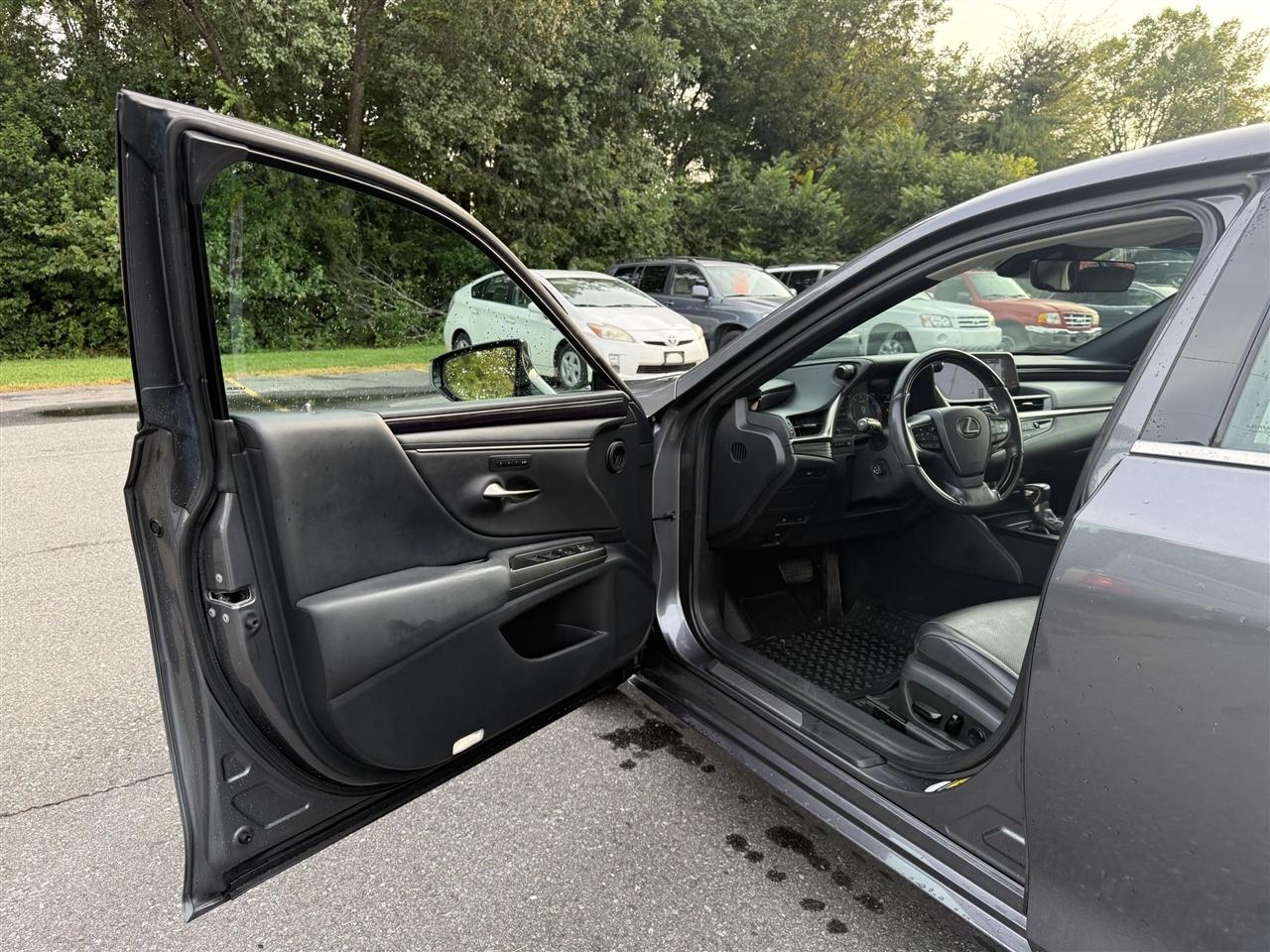 Lexus ES 350  2019
