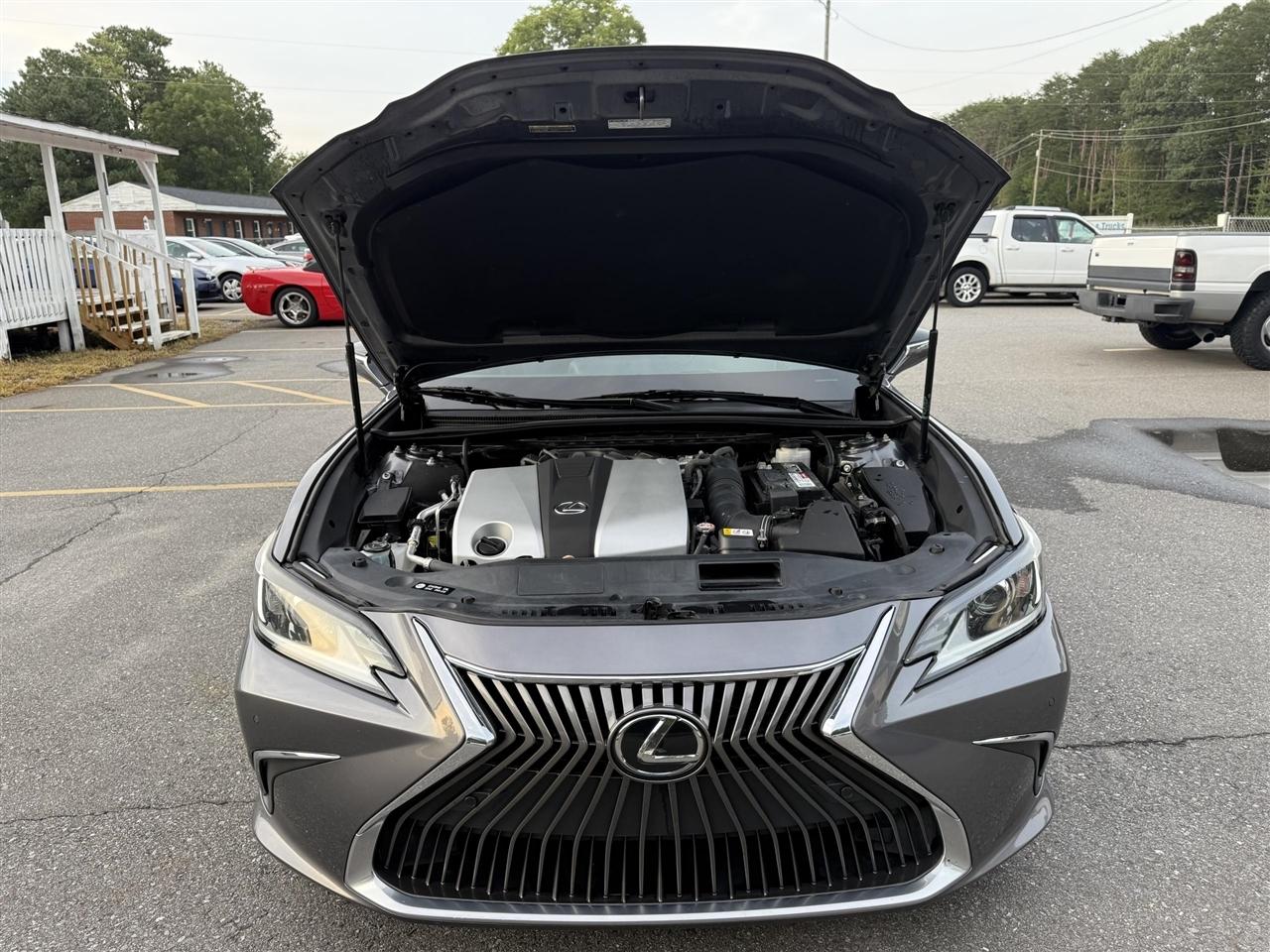Lexus ES 350  2019