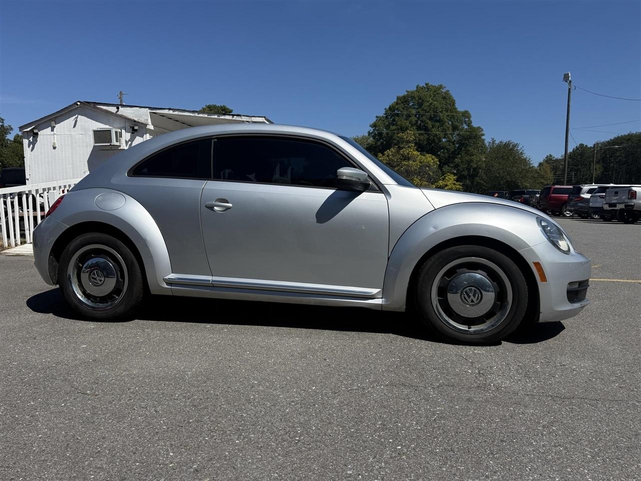 Volkswagen Beetle  2012